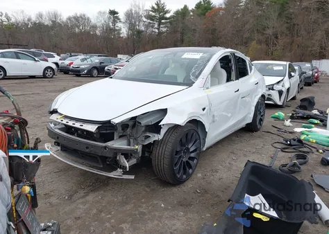 2024 Tesla Model Y Performance Dual Motor All-Wheel Drive z USA, uszkodzony, nr VIN 7SAYGDEF7RA266469